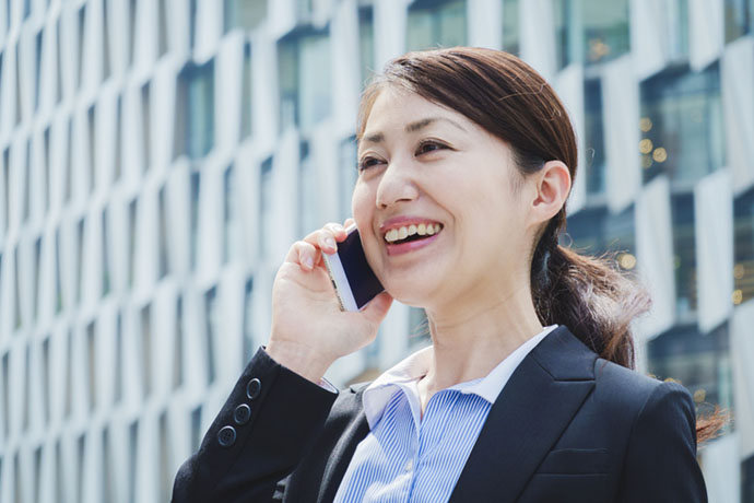 派遣でコンサルタントをする女性